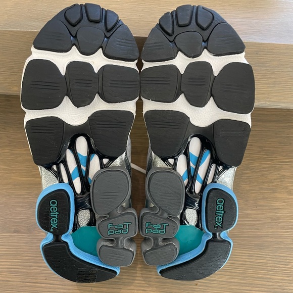 Aetrex Women’s RX Runner Athletic Shoe Wide Width in Blue/White - Picture 4 of 7